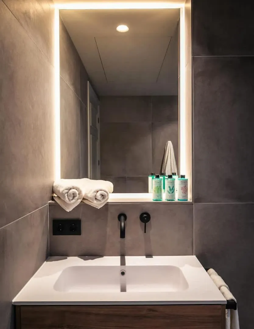 Lovely 6 Bedroom Flat In L'Eixample Barcelona