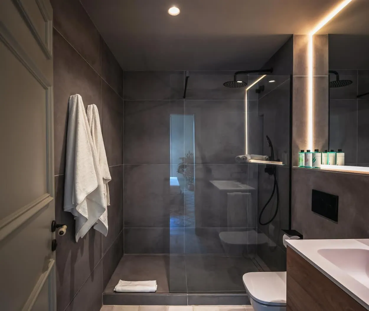 Apartman Lovely 6 Bedroom Flat In L'Eixample Barcelona