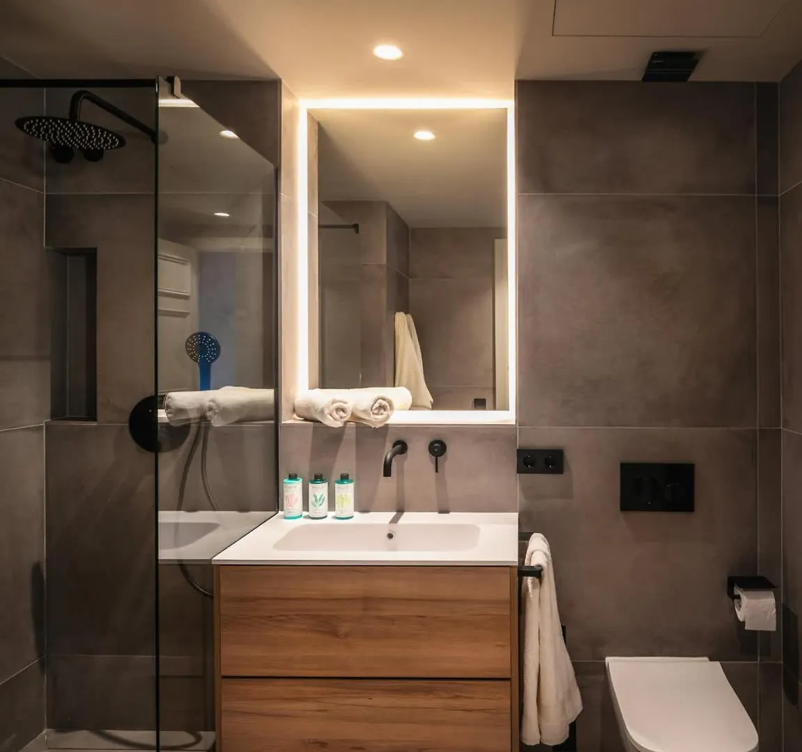 Lovely 6 Bedroom Flat In L'Eixample Barcelona 0*,  Hiszpania