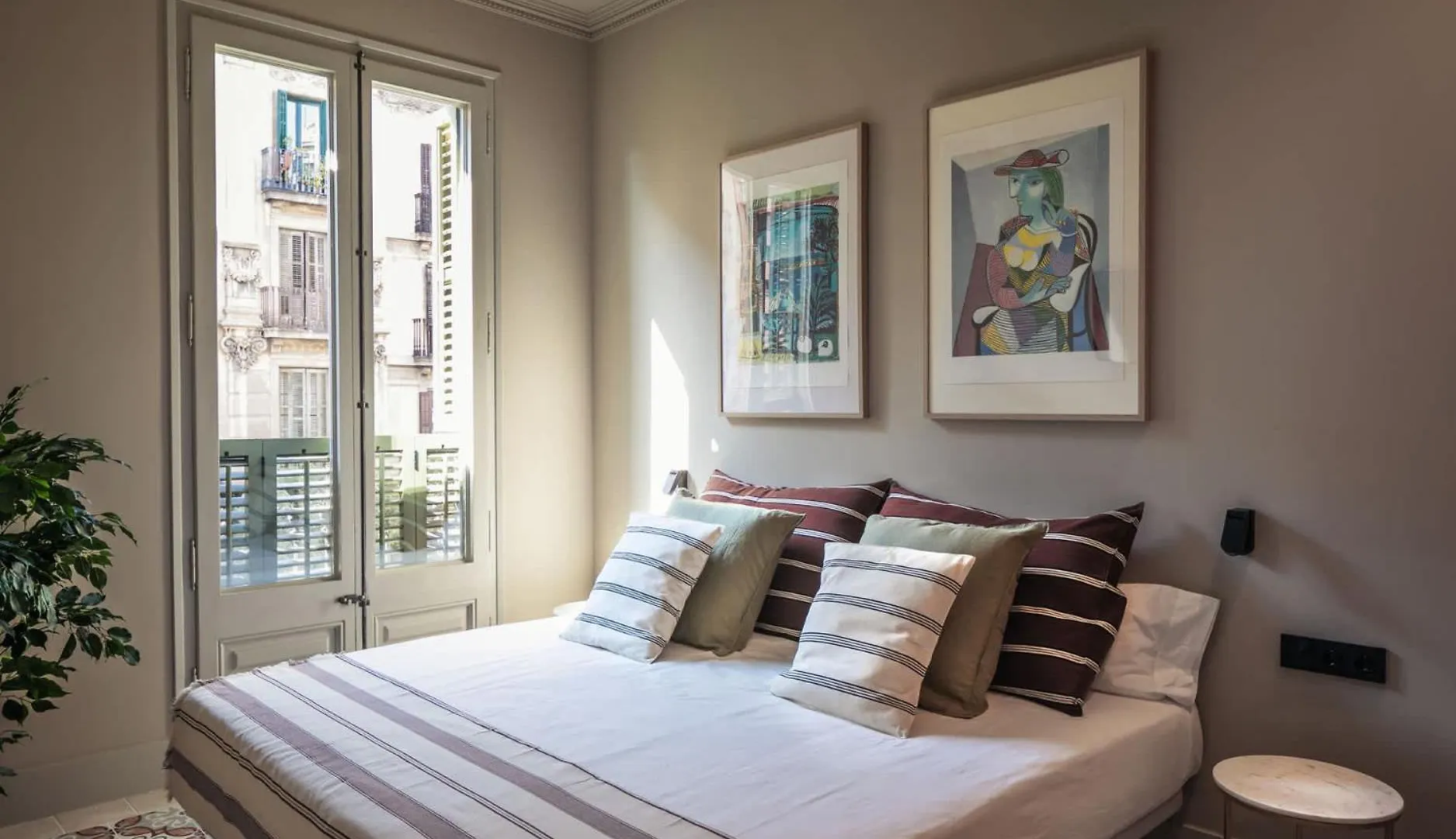 Lovely 6 Bedroom Flat In L'Eixample Barcelona 0*,  Hiszpania