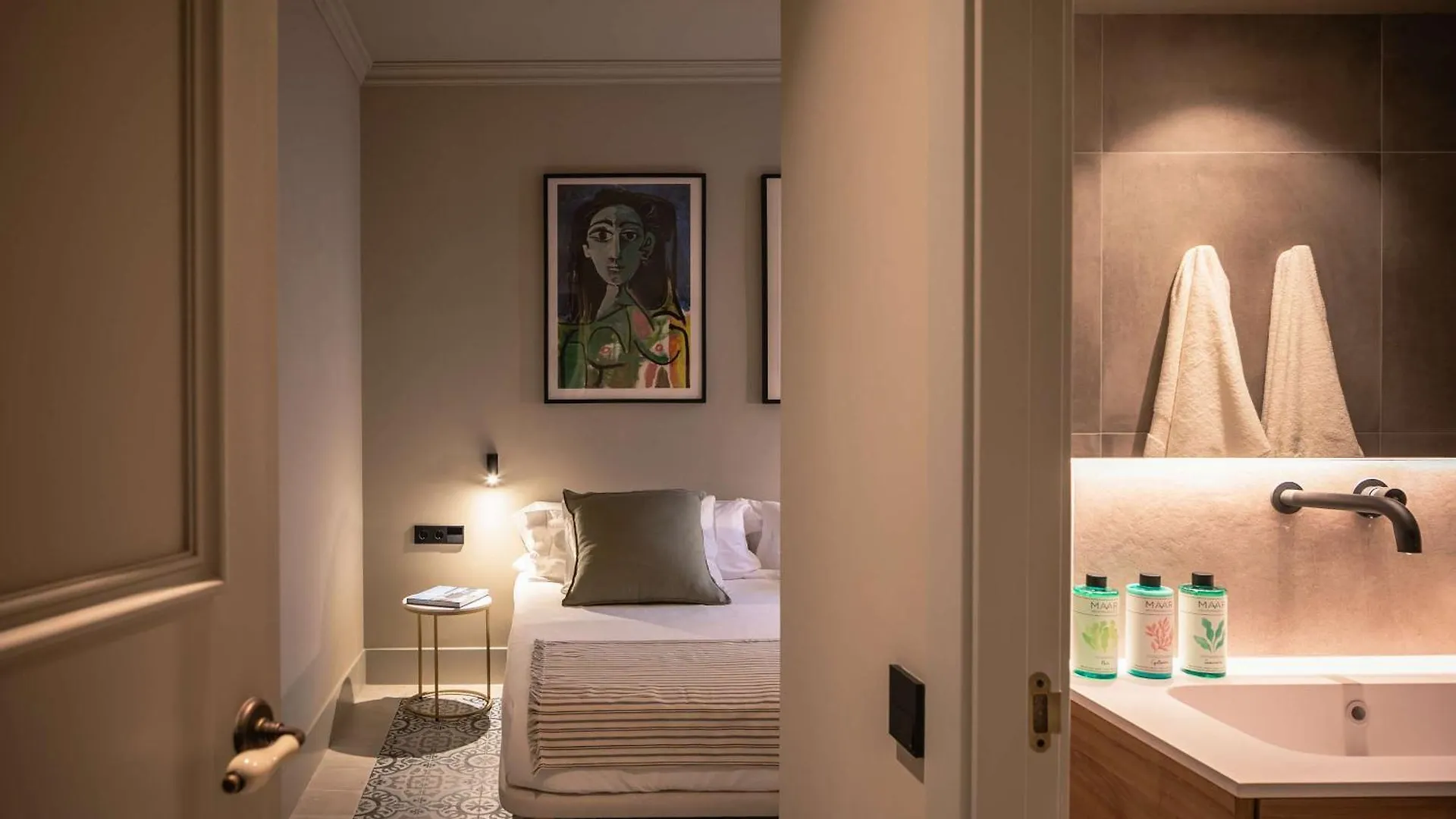 Lovely 6 Bedroom Flat In L'Eixample Barcelona Apartament